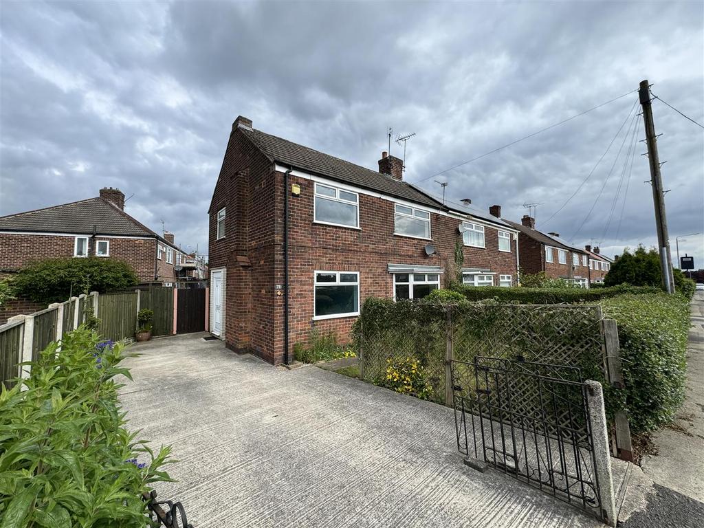 Southwell Lane, KirkbyInAshfield NG17 3 bed property £895 pcm (£207 pw)