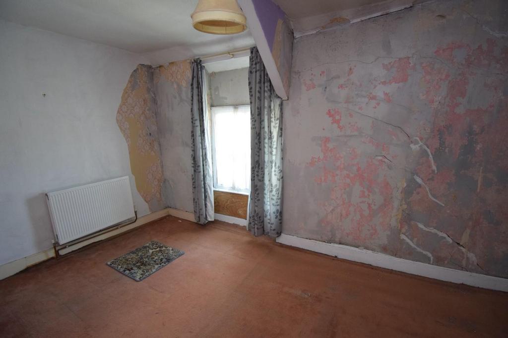 Bedroom 1.JPG