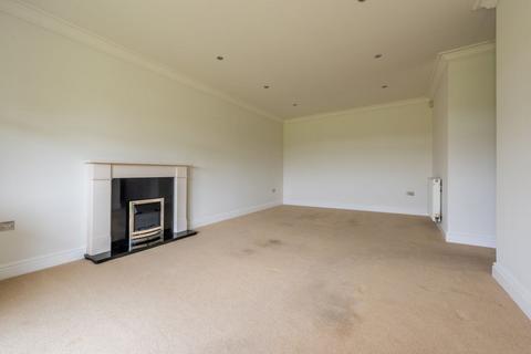 2 bedroom flat to rent, Guildford Road, Fetcham