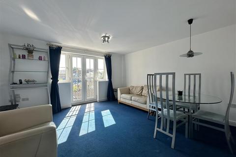 2 bedroom flat to rent, Magdalena Court Prewett Street Bristol