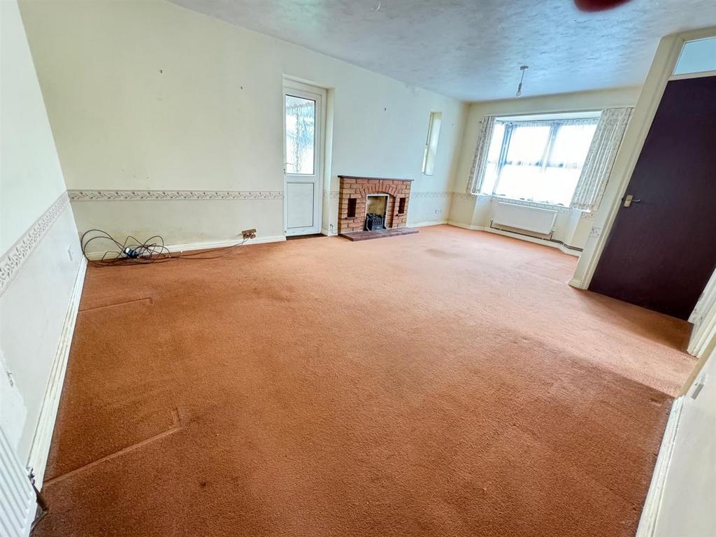 Alexandra Road, Rayleigh 2 bed detached bungalow for sale £375,000