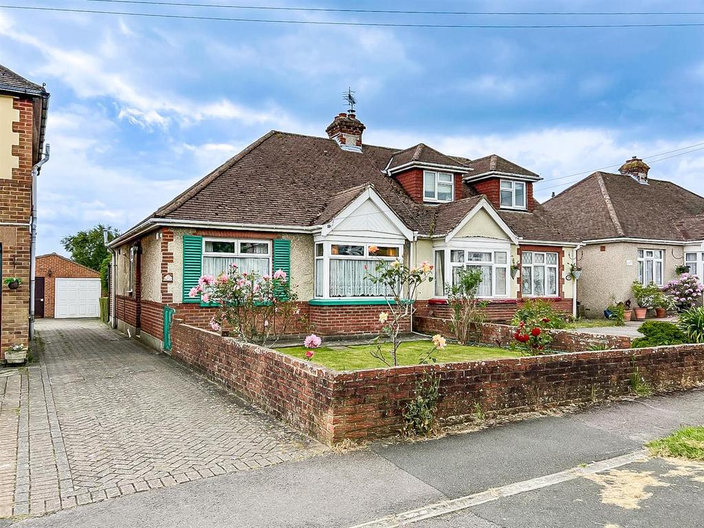The Crossway, Portchester 2 bed semidetached bungalow for sale £275,000