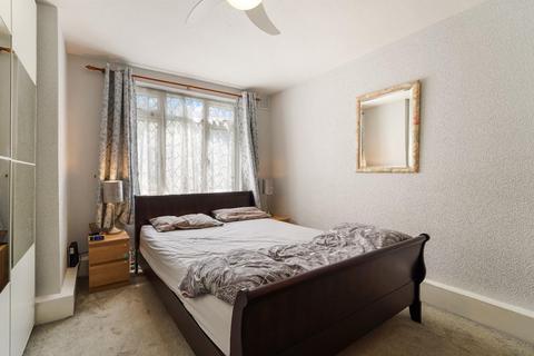 2 bedroom maisonette for sale, London Road, Stoneleigh