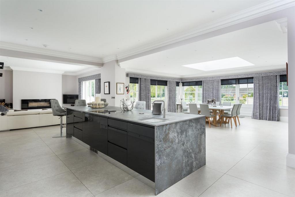 Kitchen / Breakfast Room