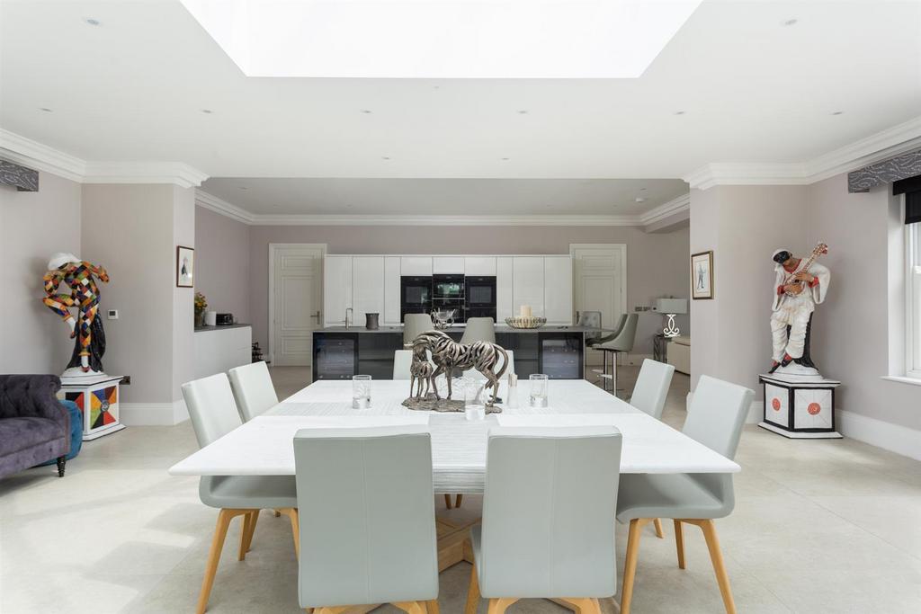 Kitchen / Breakfast Room