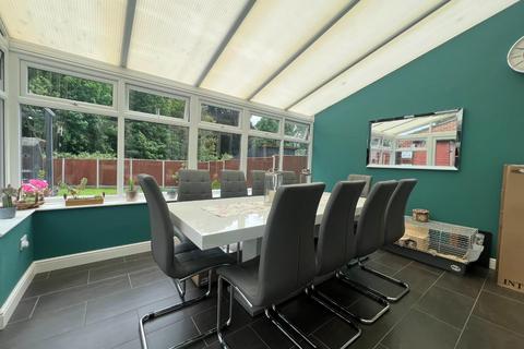 3 bedroom semi-detached house for sale, Henley Road, Newfoundpool, Leicester