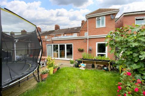 5 bedroom end of terrace house for sale, French Road, North Evington, Leicester