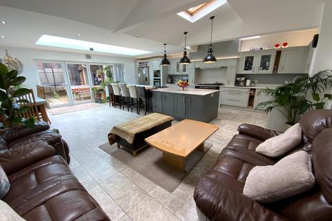 5 bedroom end of terrace house for sale, French Road, North Evington, Leicester