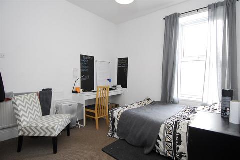 3 bedroom apartment to rent, 31 Hill Park Crescent, Flat 2, Plymouth PL4