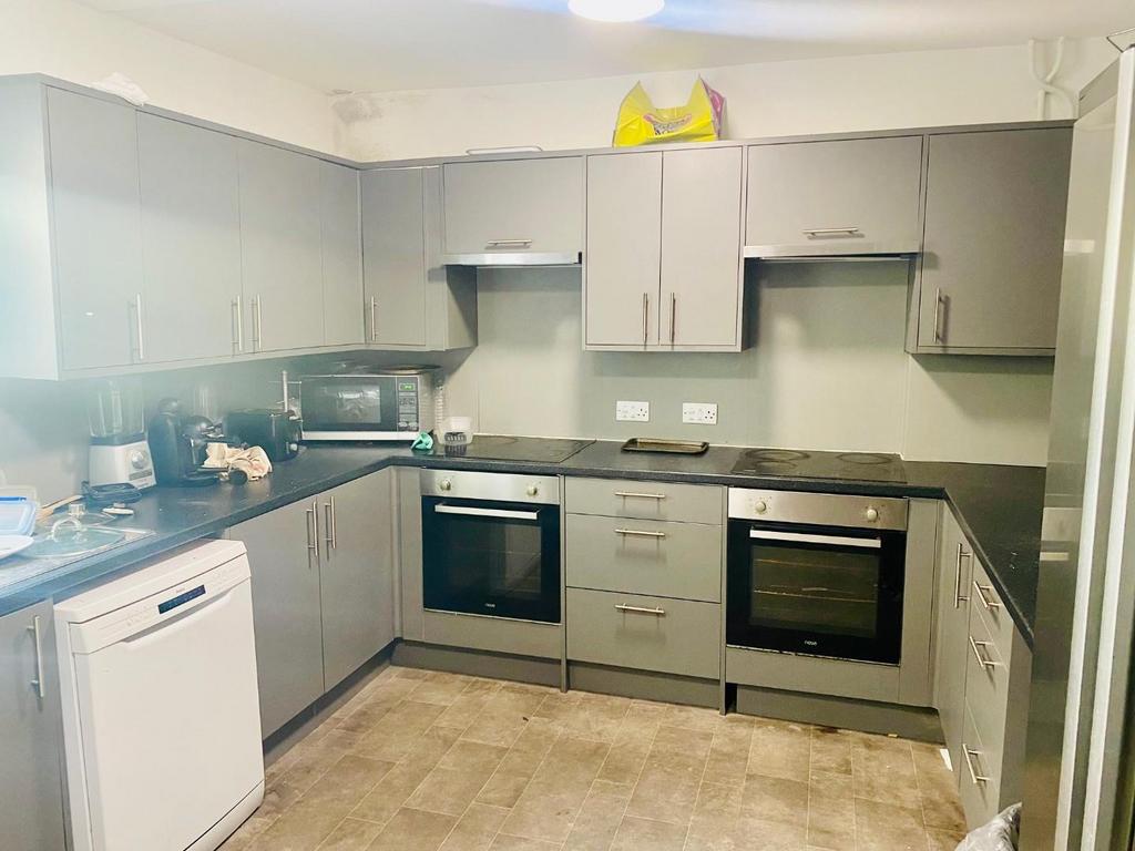 Kitchen 1.jpg