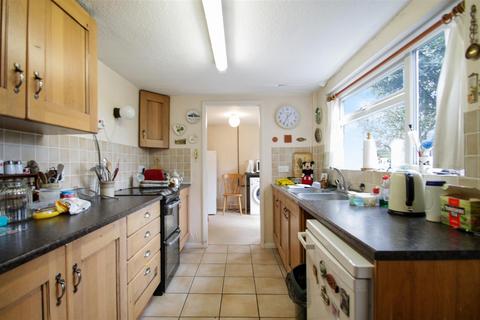 4 bedroom end of terrace house for sale, Oundle Road, Thrapston NN14