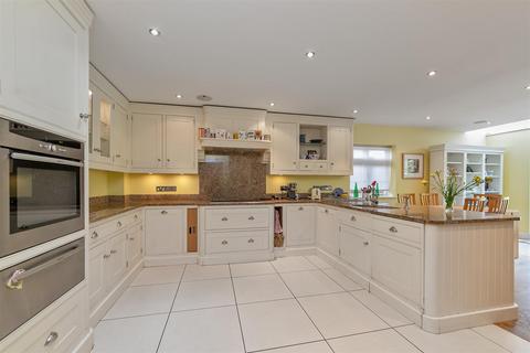 6 bedroom detached house for sale, Homewood Road, St. Albans