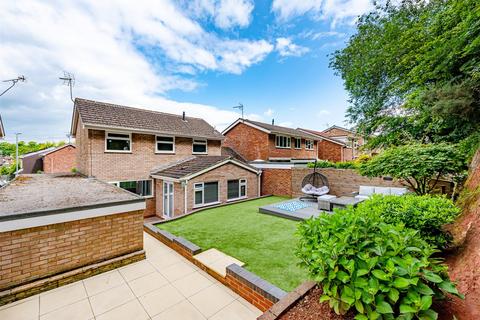31 Redcliffe Drive, Wombourne, Wolverhampton, WV5 0JE