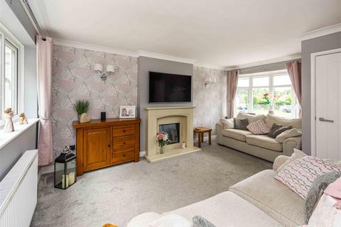 31 Redcliffe Drive, Wombourne, Wolverhampton, WV5 0JE