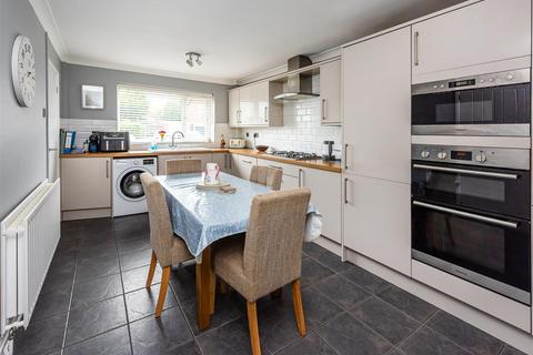 31 Redcliffe Drive, Wombourne, Wolverhampton, WV5 0JE