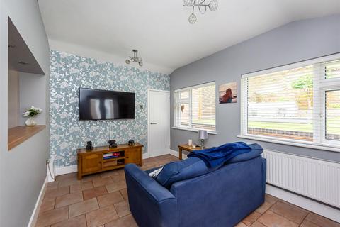 31 Redcliffe Drive, Wombourne, Wolverhampton, WV5 0JE