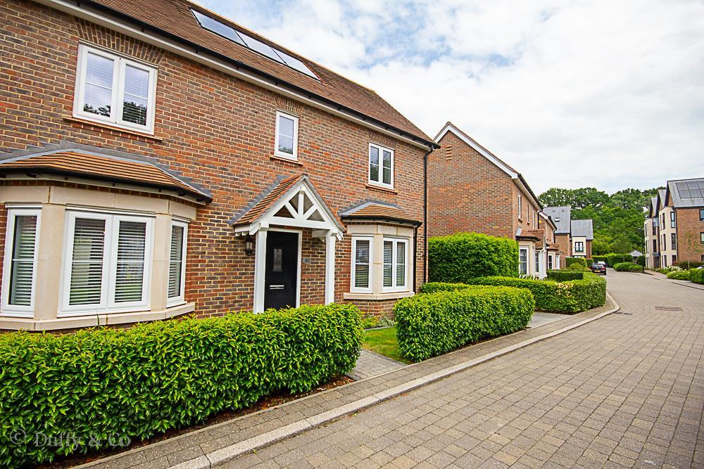 Kilnwood Avenue, Burgess Hill 3 bed detached house £2,100 pcm (£485 pw)