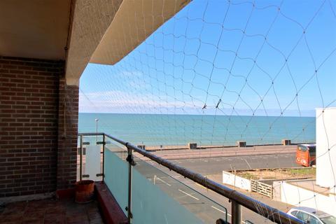 2 bedroom flat for sale, Marine Court, Connaught Road, Seaford