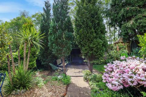 2 bedroom detached bungalow for sale, Mill End, Kenilworth