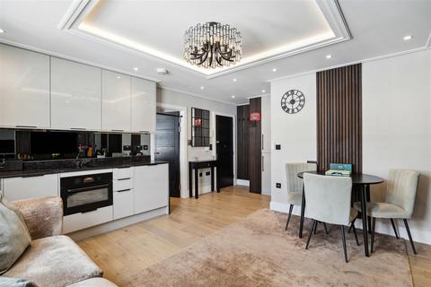 1 bedroom flat for sale, Lexham Gardens, London, W8