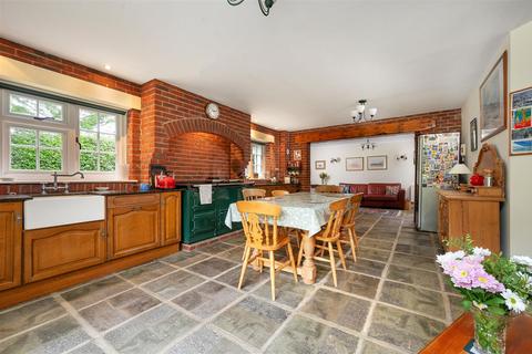 4 bedroom detached house for sale, Kneeton Road, East Bridgford