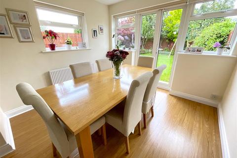 12 Bowbridge Gardens, Bottesford, Nottingham, NG13 0AZ