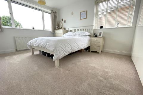 12 Bowbridge Gardens, Bottesford, Nottingham, NG13 0AZ