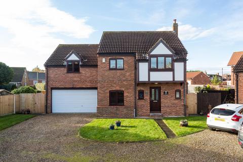 4 bedroom detached house to rent, King Rudding Close, Riccall