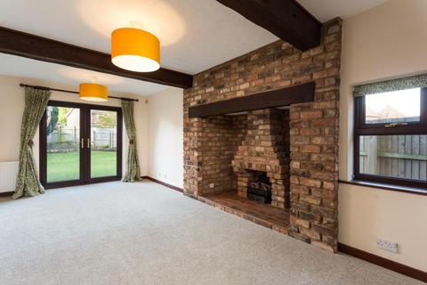 4 bedroom detached house to rent, King Rudding Close, Riccall
