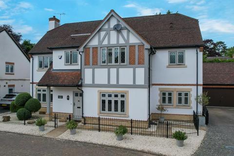 4 bedroom detached house for sale, Elgin Gardens, Stratford-Upon-Avon