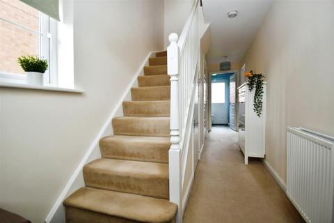 3 bedroom end of terrace house for sale, Holland Park, Kingswood, Hull