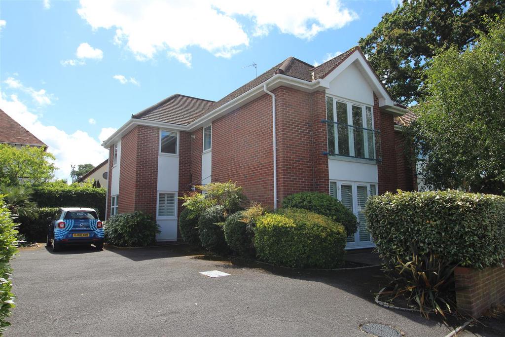 Glenair Avenue, Poole 2 bed apartment to rent £1,400 pcm (£323 pw)