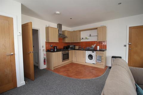 2 bedroom apartment to rent, Glenair Avenue, Poole