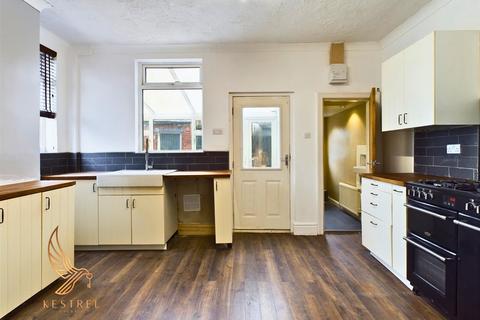 2 bedroom end of terrace house for sale, Hare Park Lane, Crofton WF4