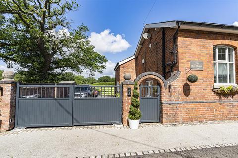 4 bedroom detached house for sale, Pepper Street, Knutsford WA16