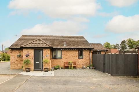 3 bedroom detached bungalow for sale, Icknield Close, Newmarket CB8