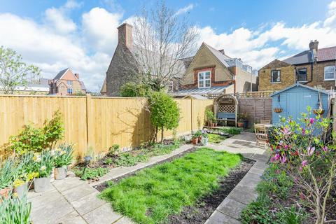 1 bedroom flat for sale, Blythe Vale, London, SE6 4NN