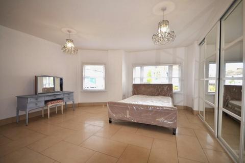 2 bedroom flat to rent, Villiers Road, Watford