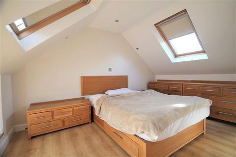 4 bedroom semi-detached house to rent, Millfield Avenue, York