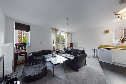 2 bedroom flat to rent, French Court, 63 Castle Way, Southampton, Hampshire