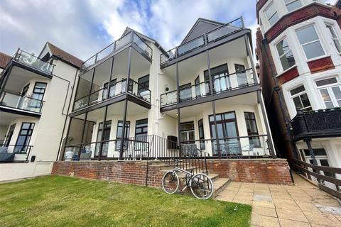 1 bedroom flat to rent, The Leas, Westcliff-On-Sea