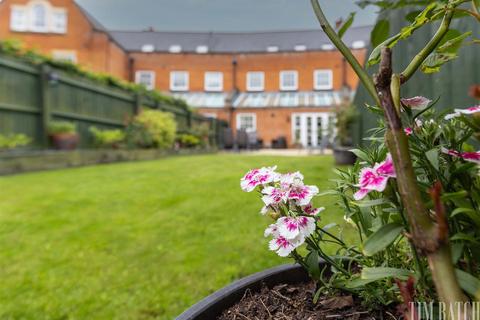 4 bedroom terraced house for sale, Rhapsody Crescent, Warley, Brentwood