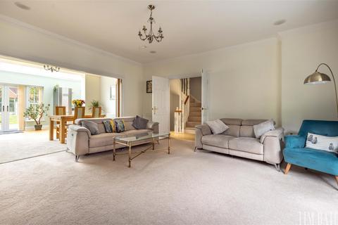 4 bedroom terraced house for sale, Rhapsody Crescent, Warley, Brentwood
