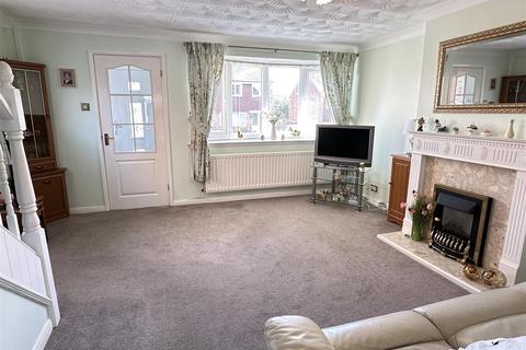 3 bedroom semi-detached house for sale, Mowbray Grove, Bishopsgarth, Stockton-On-Tees TS19 8XA