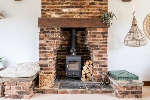 Hobbledehoy Cottage Moss Road, Moss, Doncaster, DN6 0HL