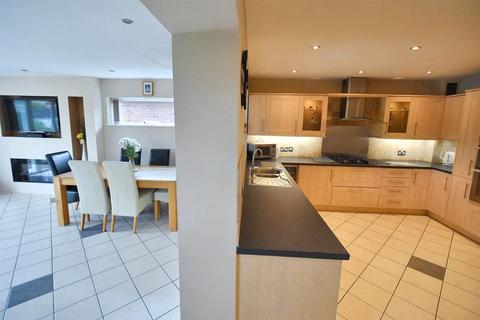 4 bedroom detached house for sale, Thisselt Road, Canvey Island SS8