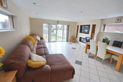 4 bedroom detached house for sale, Thisselt Road, Canvey Island SS8