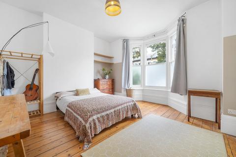 3 bedroom flat for sale, Mervan Road, SW2