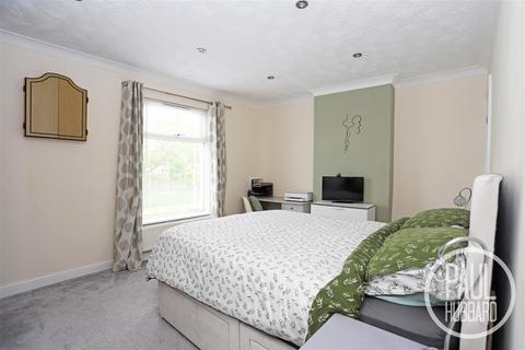 3 bedroom semi-detached house for sale, Victoria Road, Oulton Broad, NR33