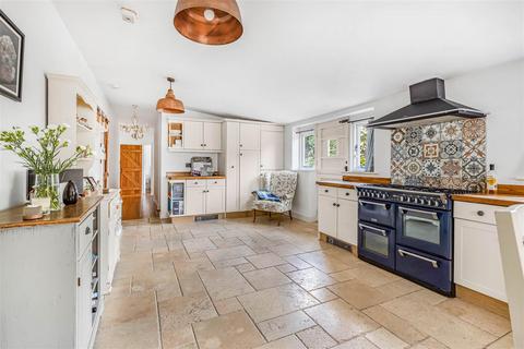 4 bedroom cottage for sale, Bury Road, Kentford CB8